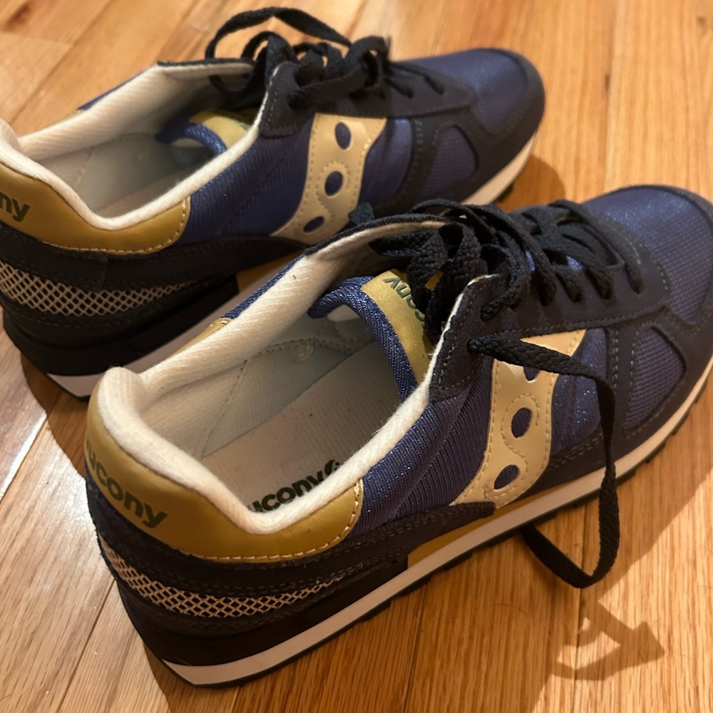 Men’s Saucony navy and gold shorts size 10.5, new without tags, never worn